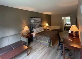 Super 8 by Wyndham Petersburg 4