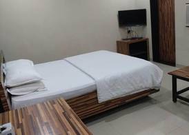 Pals Hotel 5