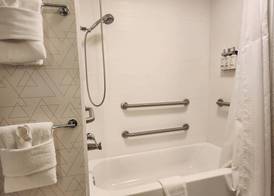 Holiday Inn Express & Suites CRAWFORDSVILLE by IHG 4