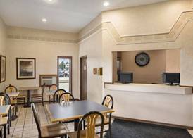 Super 8 by Wyndham Carbondale 2