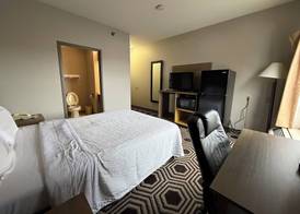 Relax Inn & Suites 4