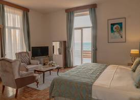 Dome Hotel 5