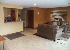Lakeside Motor Inn 4