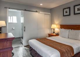 The Inn at 1252 Monterey 5