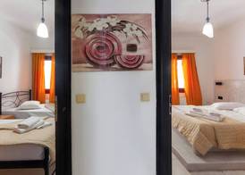 Birds Villa Apartments with Heated Pool - Including Car and Breakfast 2