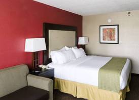 Holiday Inn Express BIG RAPIDS by IHG 2