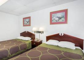 Super 8 by Wyndham Pompano Beach 4