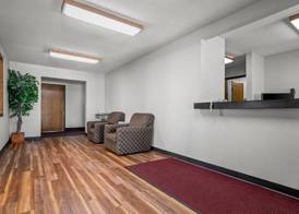 Econo Lodge El Paso, IL 2