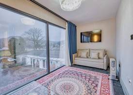 Waterhead Rooms & Suites - Parking and Light Breakfast 5