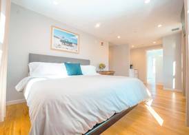 Hampton Bays Hotel On Main 3