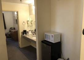 Travelodge by Wyndham Pasadena Central 4