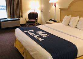 Days Inn & Suites by Wyndham Navarre - near Beaches Hurlburt 5
