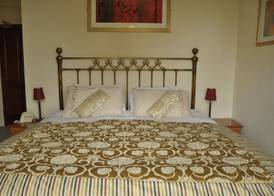 Farnley Tower Guesthouse 5