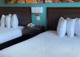 Days Inn & Suites by Wyndham Springfield on I-44 2