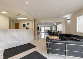 Super 8 by Wyndham Golden 2
