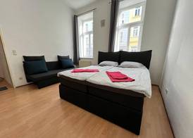 Affordable 3BR shared Apt. near Meidling 3