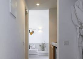 Adorno Oia 4