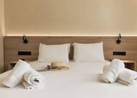 Arya Hotel 5