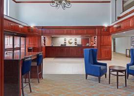 Comfort Suites Outlet Center 2