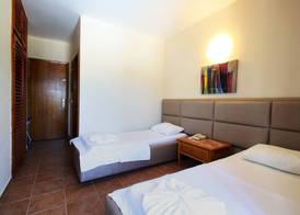 Ford Hotel 5