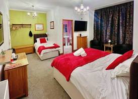 Ellies Guest House 3