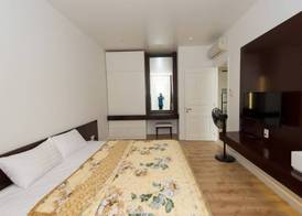 Garden view Apartment - 2 mins to beach 3