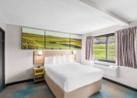 Days Inn & Suites by Wyndham Des Moines Airport 4