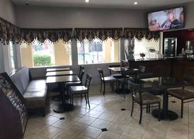 Super 8 by Wyndham Salinas 3