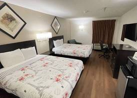 Pinckneyville Inn and Suites 3