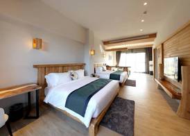 SkyeBay Club 5