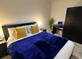 1 Bed Apartment near Old Trafford with Free car park 3