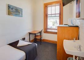 The Cambridge Hotel & Backpackers 4