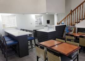Days Inn by Wyndham Bishop 2