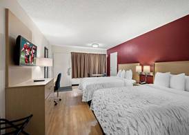Red Roof Inn PLUS+ & Suites Naples Downtown-5th Ave S 3