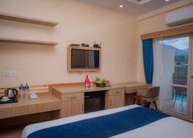 Majestic Lake Front Hotel & Suites 4