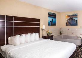 Days Inn by Wyndham Stuart 5