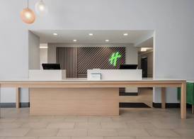 Holiday Inn Victoria - Elk Lake by IHG 4