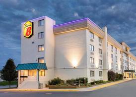 Super 8 By Wyndham Frederick 5