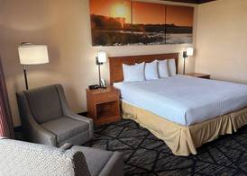 Days Inn by Wyndham Niles 4