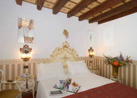 Unahotels Ala Venezia - Adults Only 4