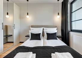 DOKI Living - Foodhall & Parking by Downtown Apartments 4