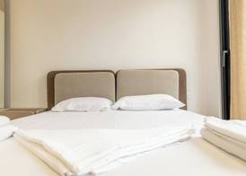 Tirent Apartment-Modern 1-Bedroom Stay Near Liqeni i Thatë 4
