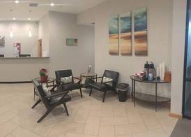 Oyster Bay Inn & Suites 2