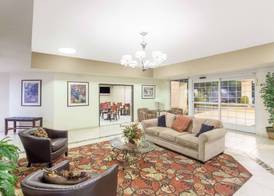 Ramada by Wyndham Fresno Northwest 2