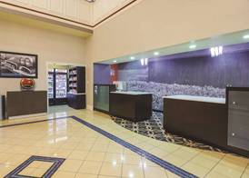 La Quinta by Wyndham Bowling Green 2