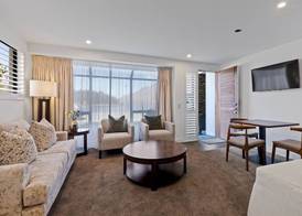 Queenstown House Lakeside 3