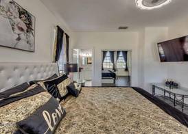 Golden Globe - luxury on the canal with pool/spa 2