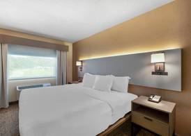 Comfort Inn & Suites Butler 5
