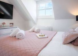 The Penthouse - Luxury 1 Bed - Panorama - Tenby 3