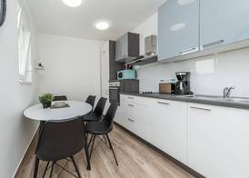 Pool Apartments Banta B 5